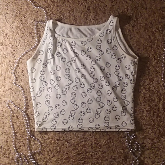 Cute alien crop top - Picture 2 of 3